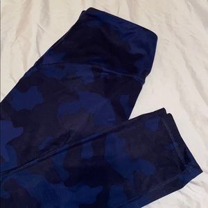 blue camo cropped leggings